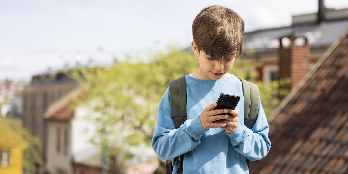 Gutt har fått mobil til skolestart