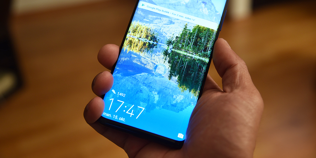 Fingeravtrykksleseren er plasser i Mate20 Pros display.