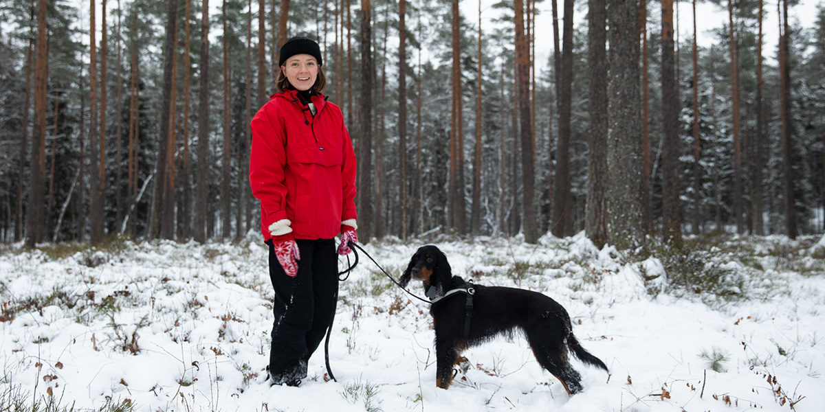 Astrid er ikke redd for å miste hunden Tia på tur med Mitt Spor