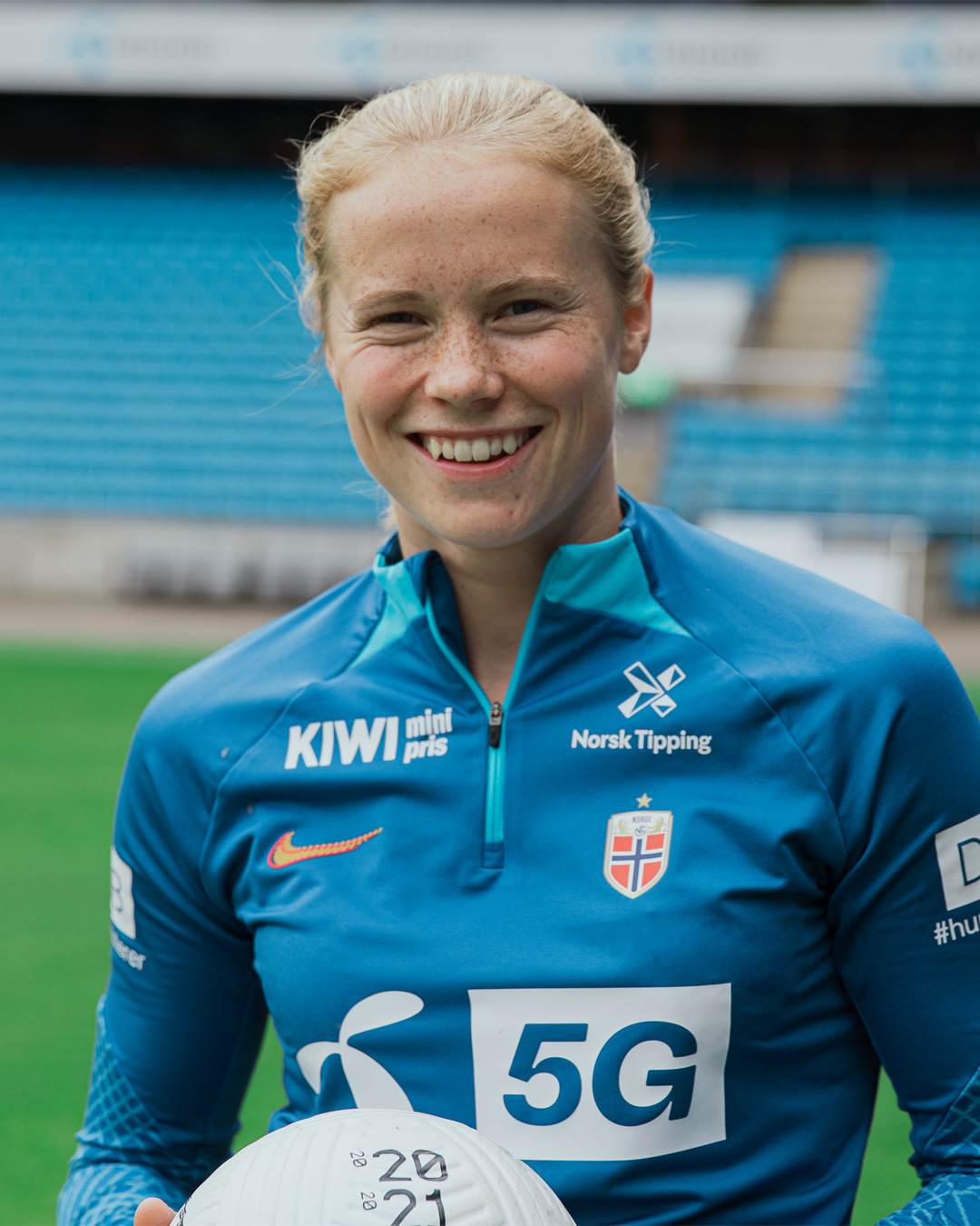 Julie Blakstad (20)