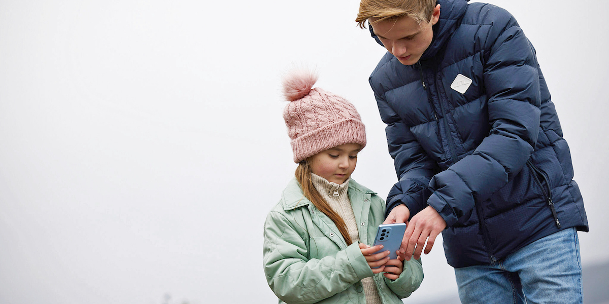 Storebror og lillesøster med flere fordeler inkludert i mobilabonnement