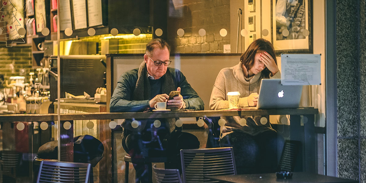 VÆR OBS: Om du surfer på nettet på offentlig plass, kan det være smart å bruke mobilnettet – eller skru på SAFE WiFi i Mitt Telenor-appen.