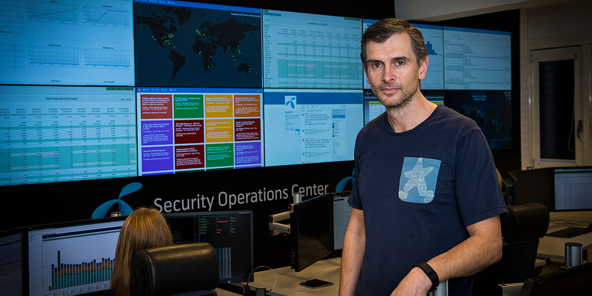 SIKKERHETSEKSPERT: Jan Roger Wilkens i Telenor Security Operation Centre.